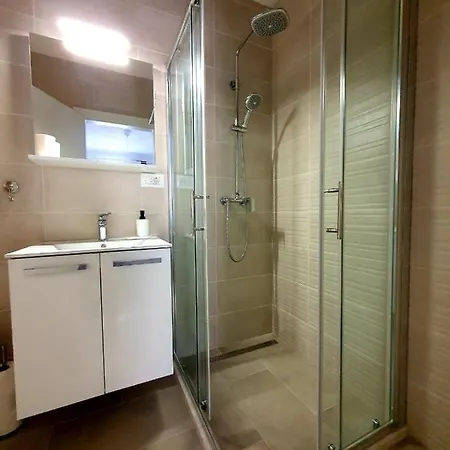 M&s سفيتا نيدلجا